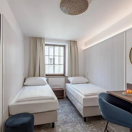 Hotel Mondschein Innsbruck Room photo